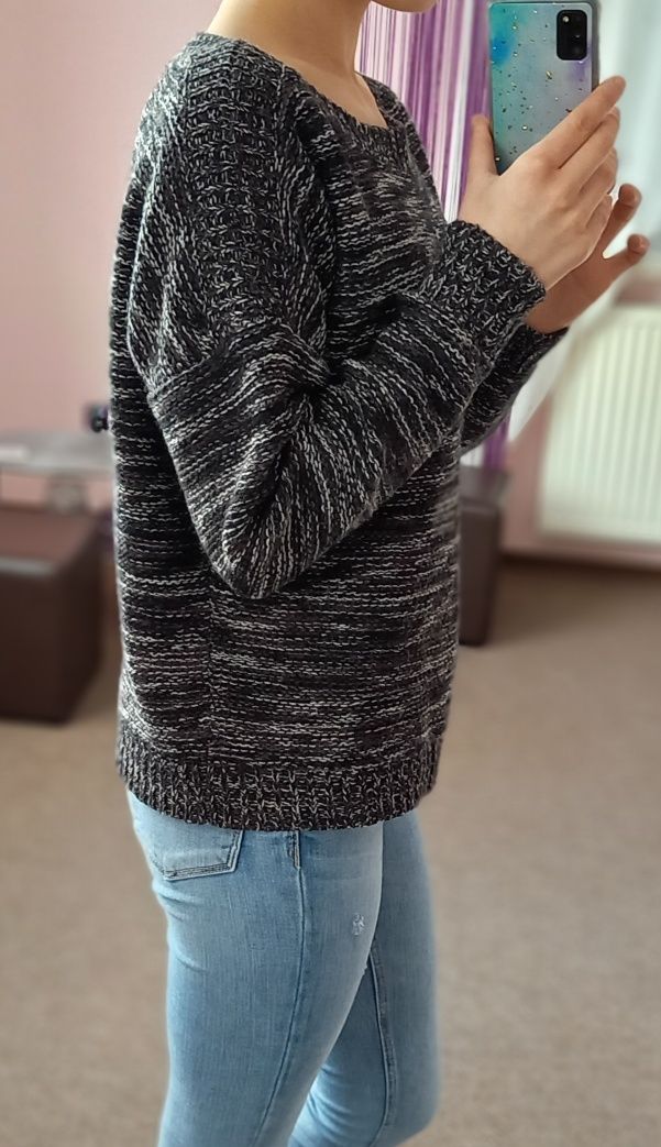 Sweter z dekoltem w łódkę