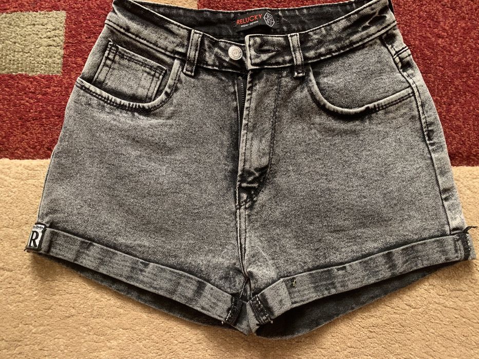 Джинсовые шорты на девушку