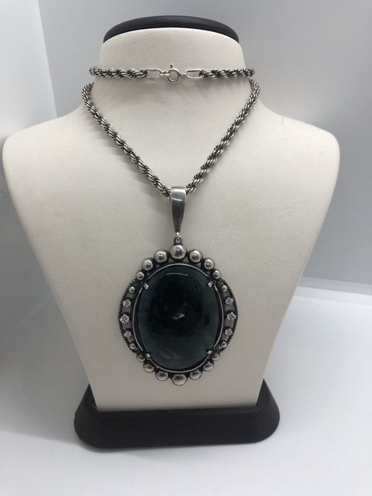 Кулоны с разными камнями