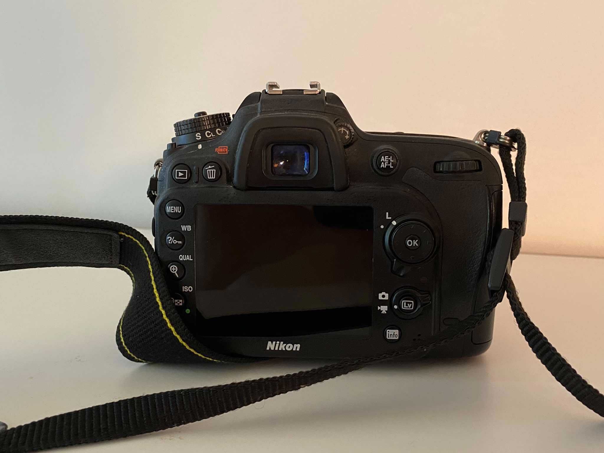 Nikon D7100 Body + Nikon DX VR AF-S NIKKOR 18-140mm + Torba i stojak