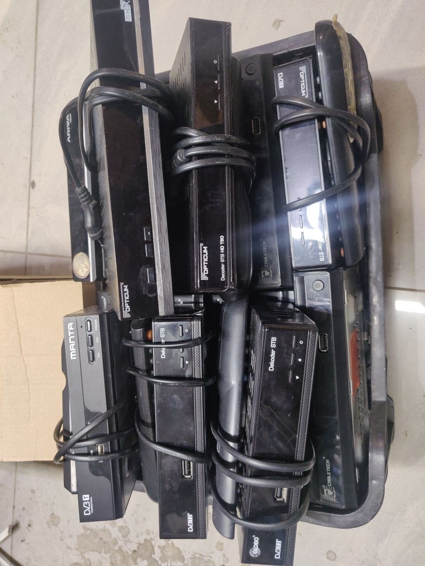 Dekodery DVB-T i piloty