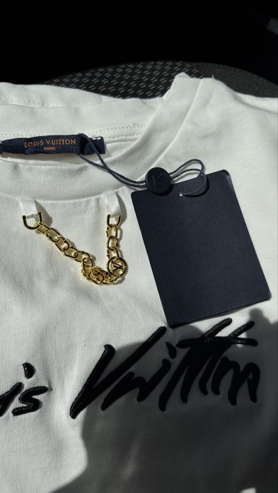 футболка в стилі louis vuitton
