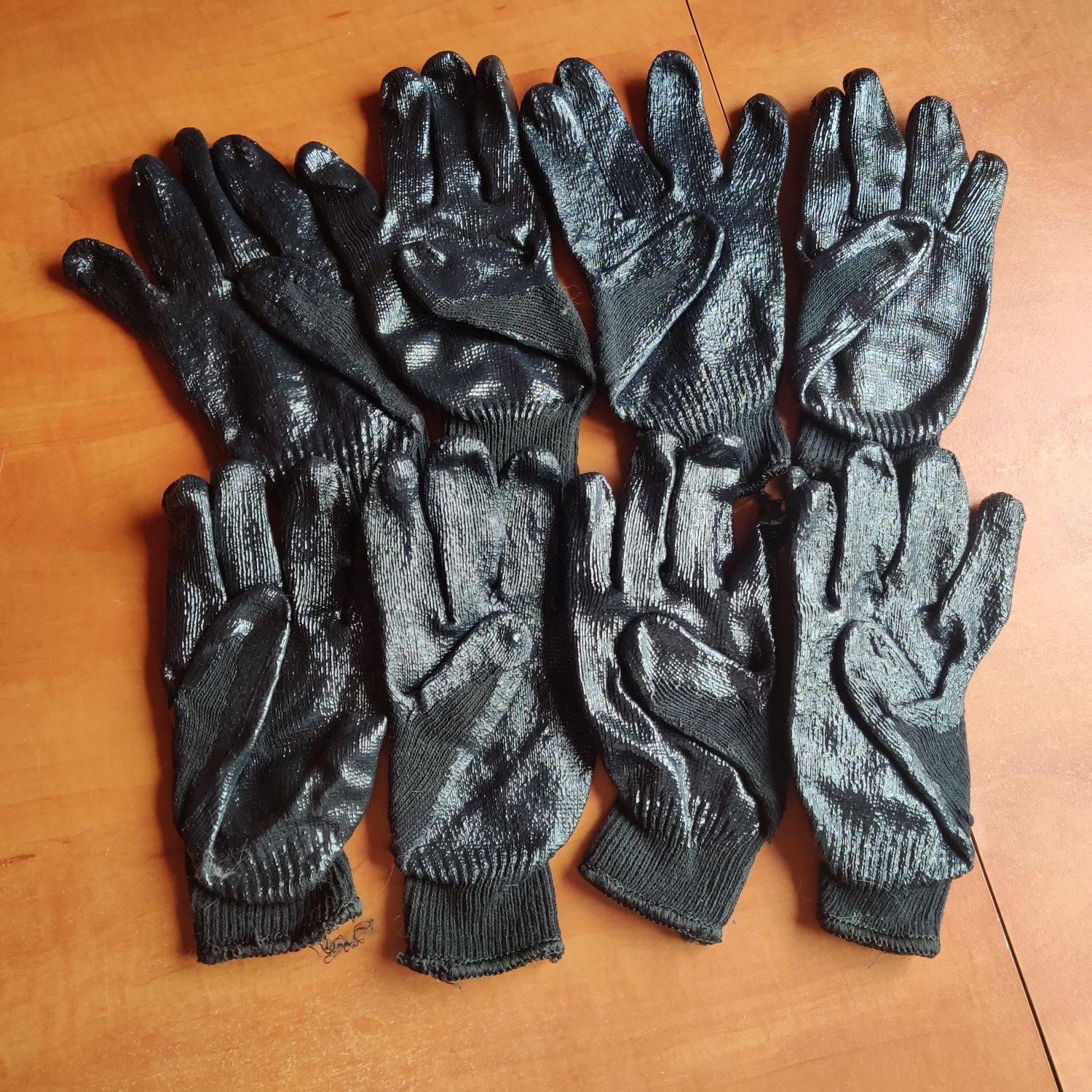 Новые перчатки рабочие хозяйственные с нитриловым покрытием 8 пар