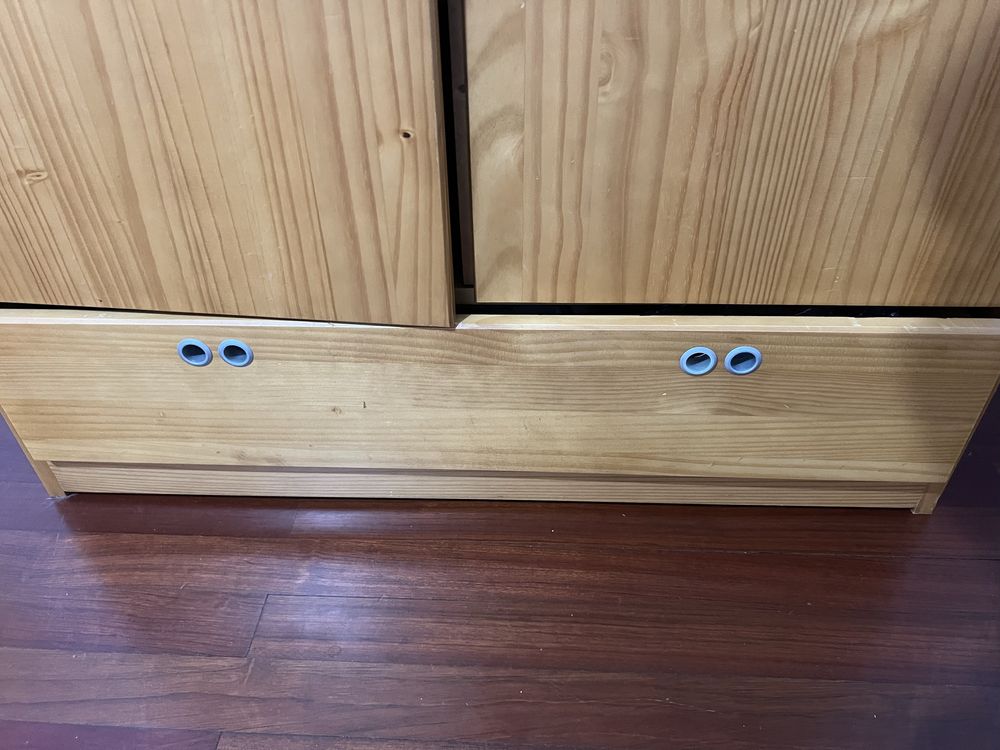 Guarda-roupa castanho