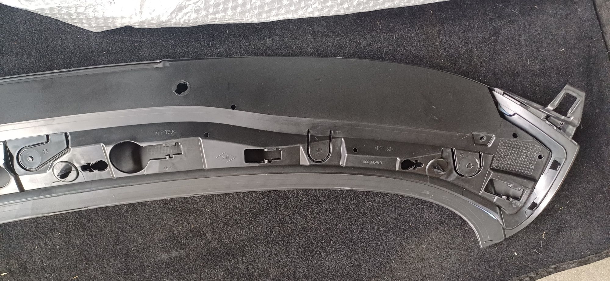 Spoiler klapy bagażnika renault kadjar