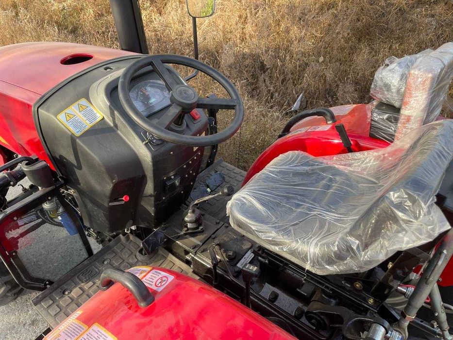 Мінітрактор Dongfeng DF 404 DHL (червоний): 40 к.с.,  Реверс