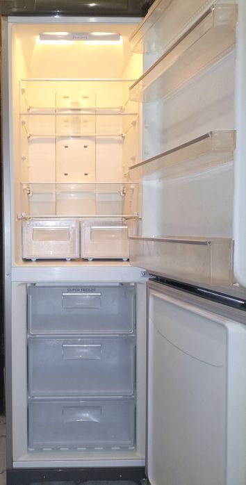 Ariston холодильник No Frost