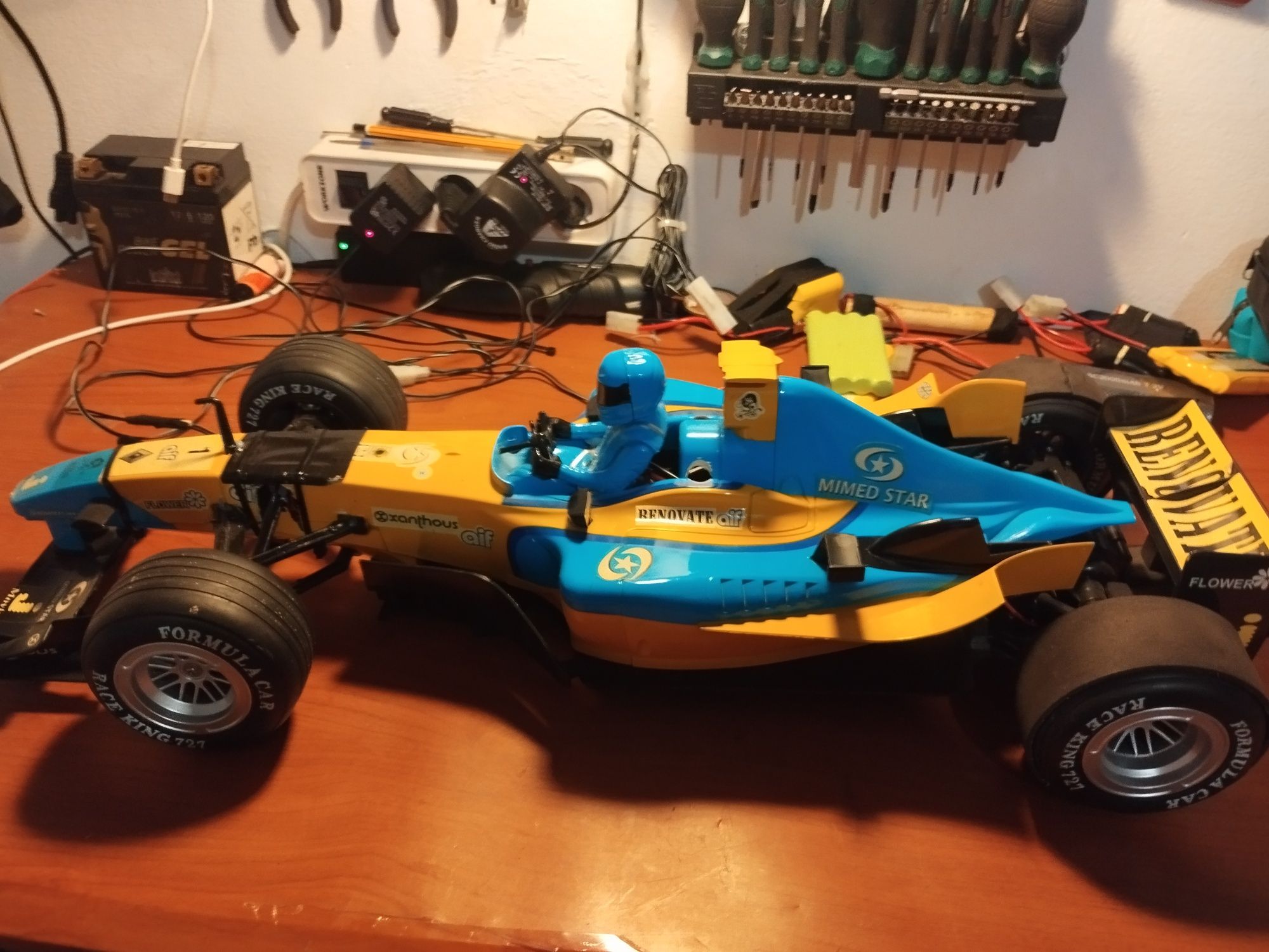 Vendo carrinho F1 com eletrónica toda alterada para 2.4G