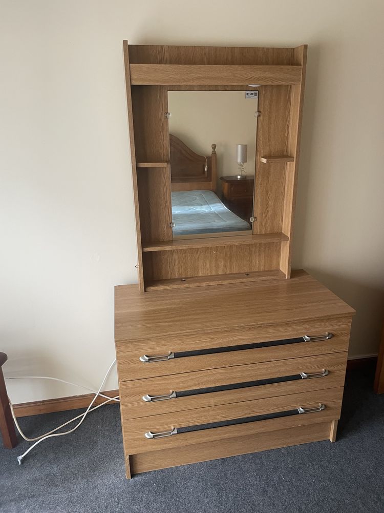Quarto completo castanho