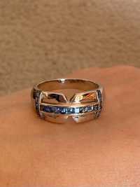 Srebrny pierścionek z niebieskimi oczkami