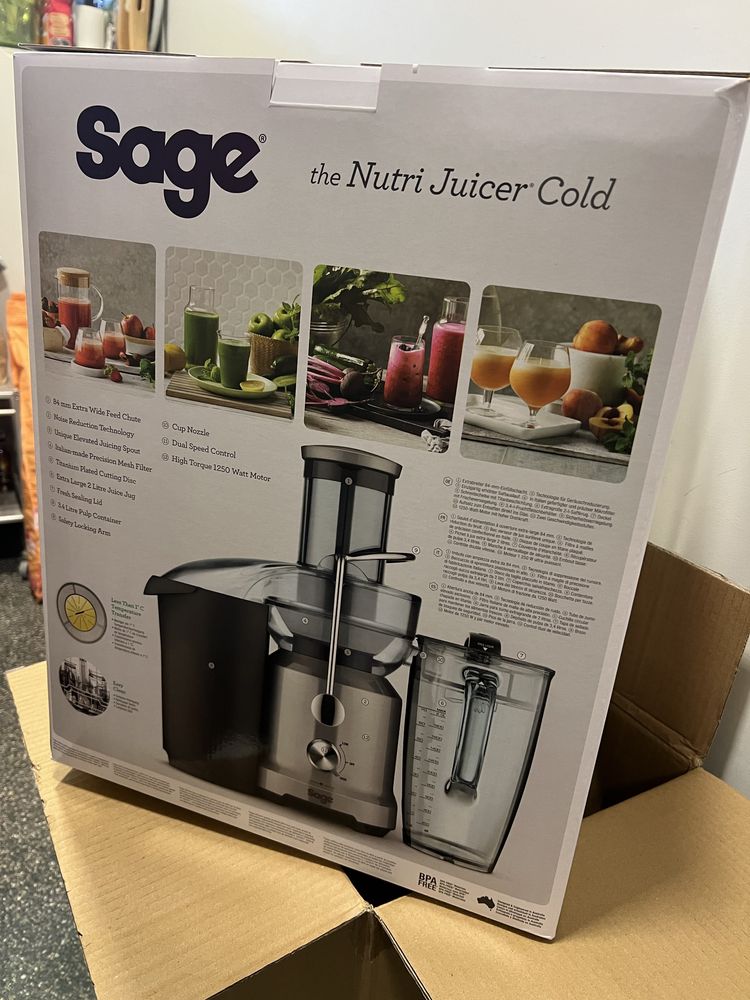 Maquina NOVA na caixa de sumos de compressao a frio marca Sage