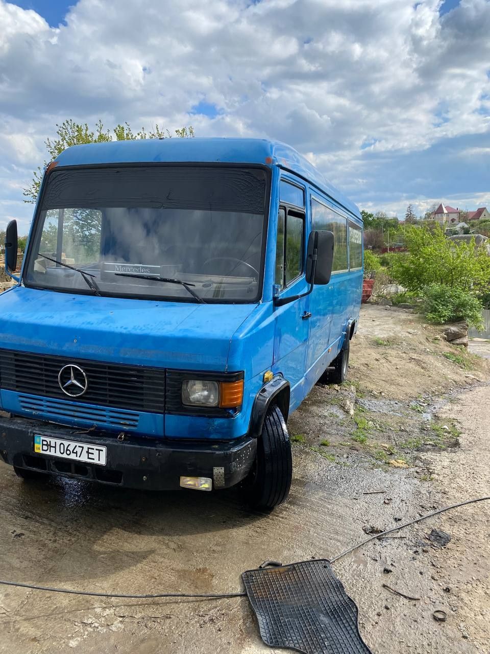 Продам  MERCEDES BENZ на полном ходу 609 D