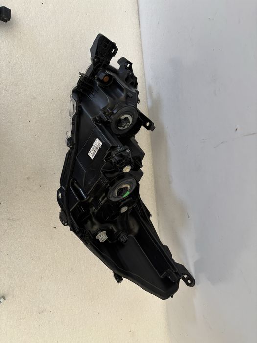 Toyota Hilux VIII 8 lift 20- lampa prawy przód prawa przednia EU