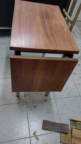 Mesa de apoio metal, tampo em madeira, extensível, muito boa qualidade