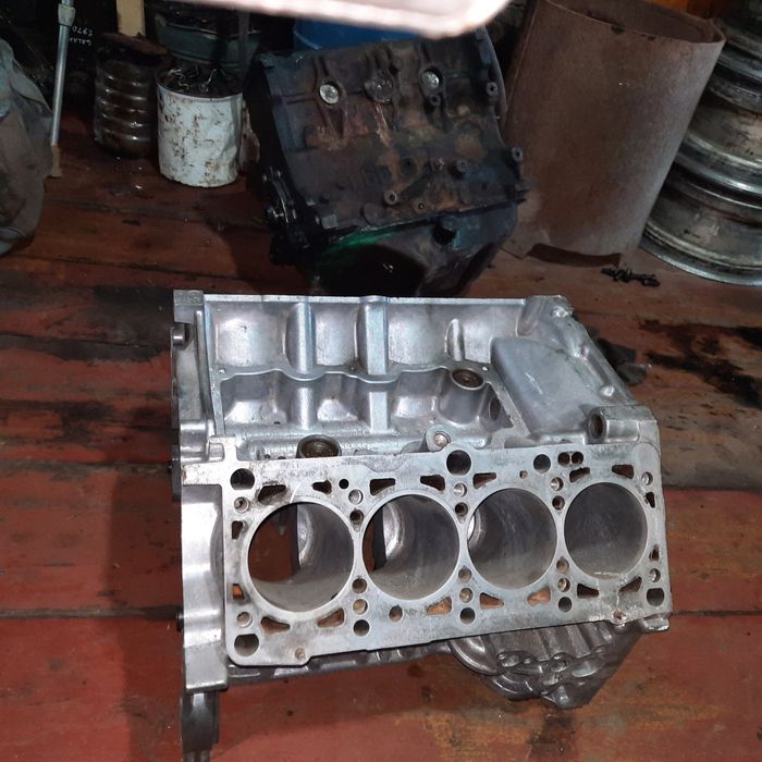 Алюмінієвий блок мотора AUDI V8. 8 циліндрів.На столик,декор.