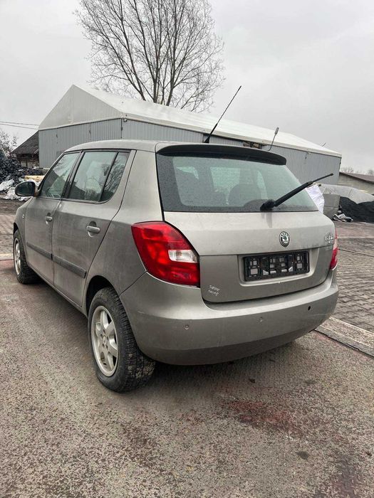 Skoda Fabia 1.2 BZG kod lakieru 4k4k 2008 rok części