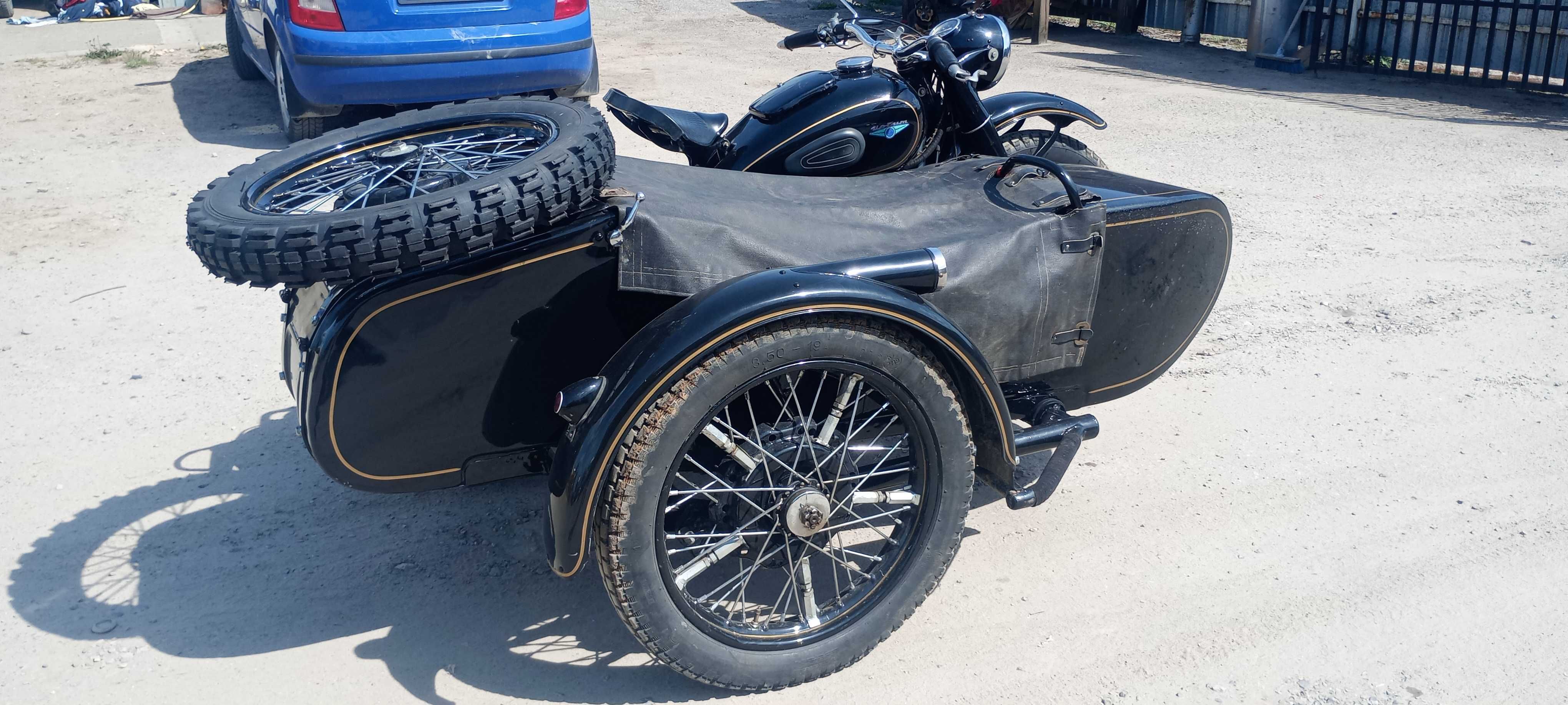 Motocykl M-72 z koszem