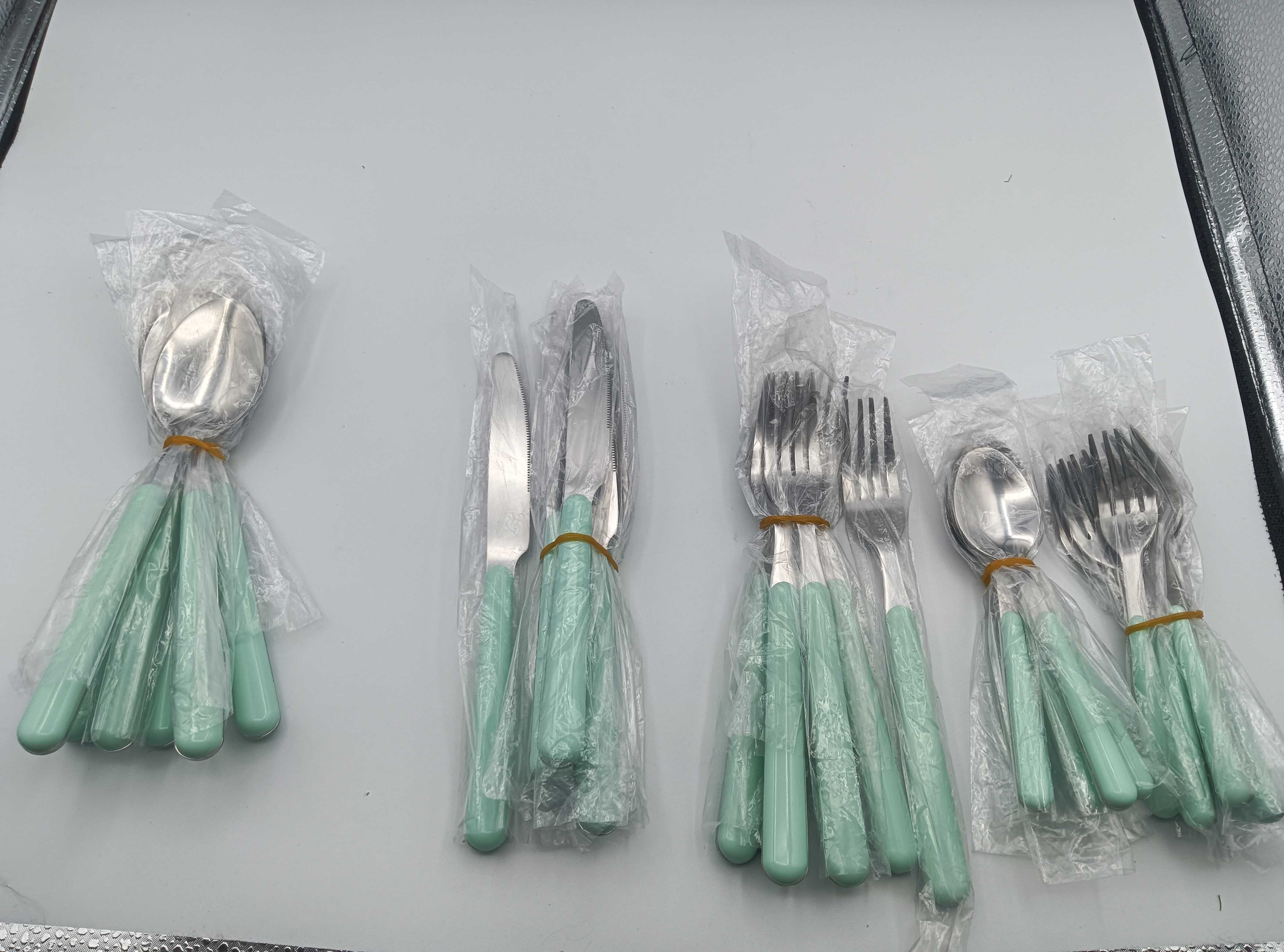 Conjunto de talheres Verdes de 30 peças