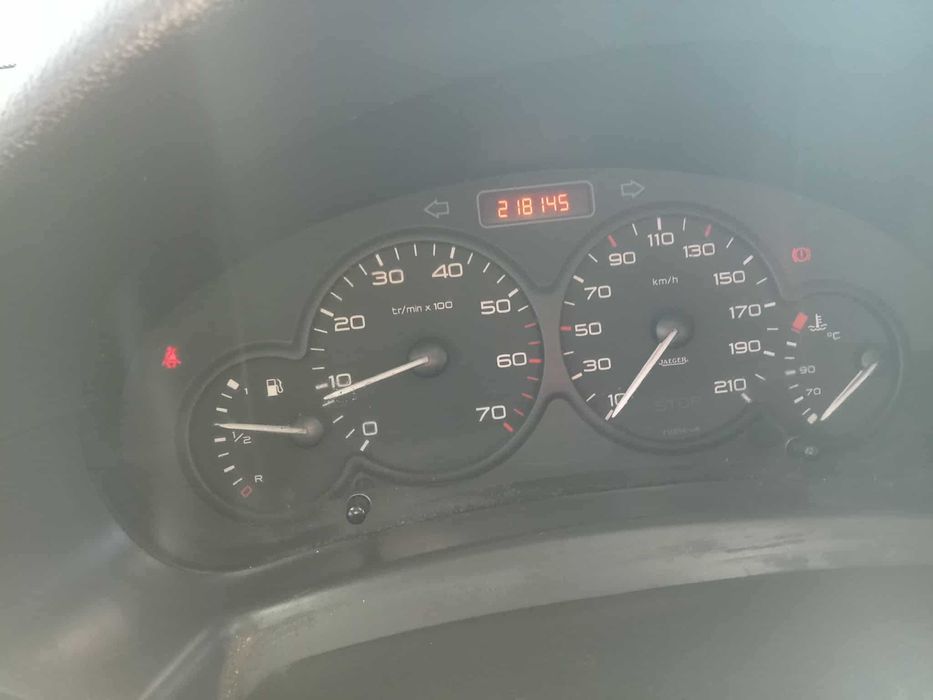 Авто Пежо Рартнер