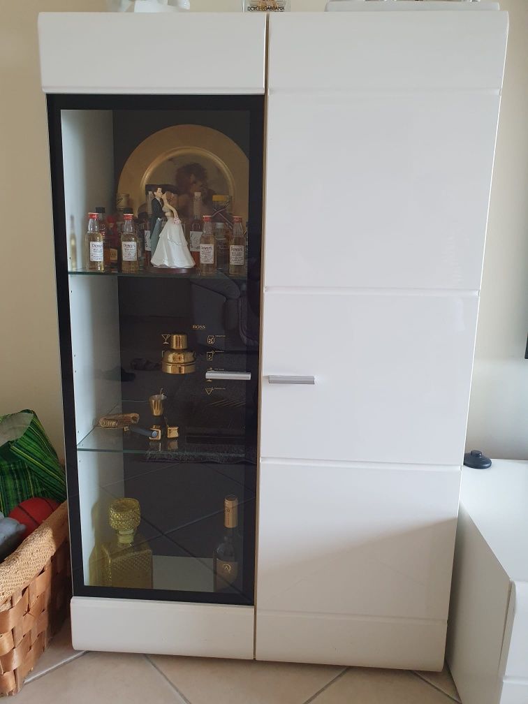 Móvel de Sala Moderno – Branco Lacado com Vitrines em Vidro