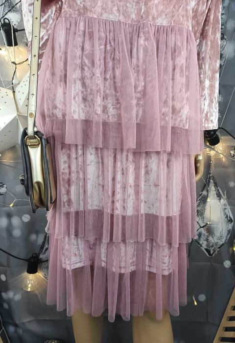 Sukienka damska z falbanami pudrowy róż, Myzem 48