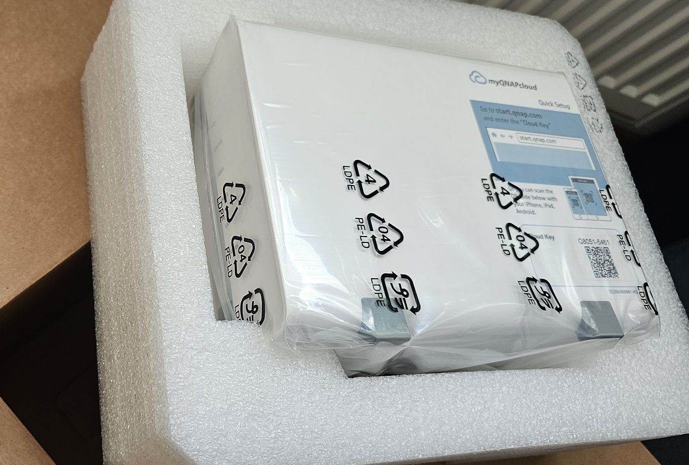 QNAP TS-212P NAS-System 1,6GHz 512MB RAM 2xBAY
QNAP TS-212P NAS-System