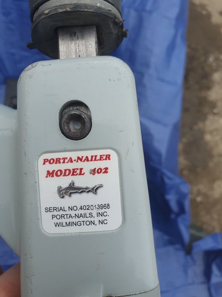 Gwoździarka do podłóg Porta Nailer model 402