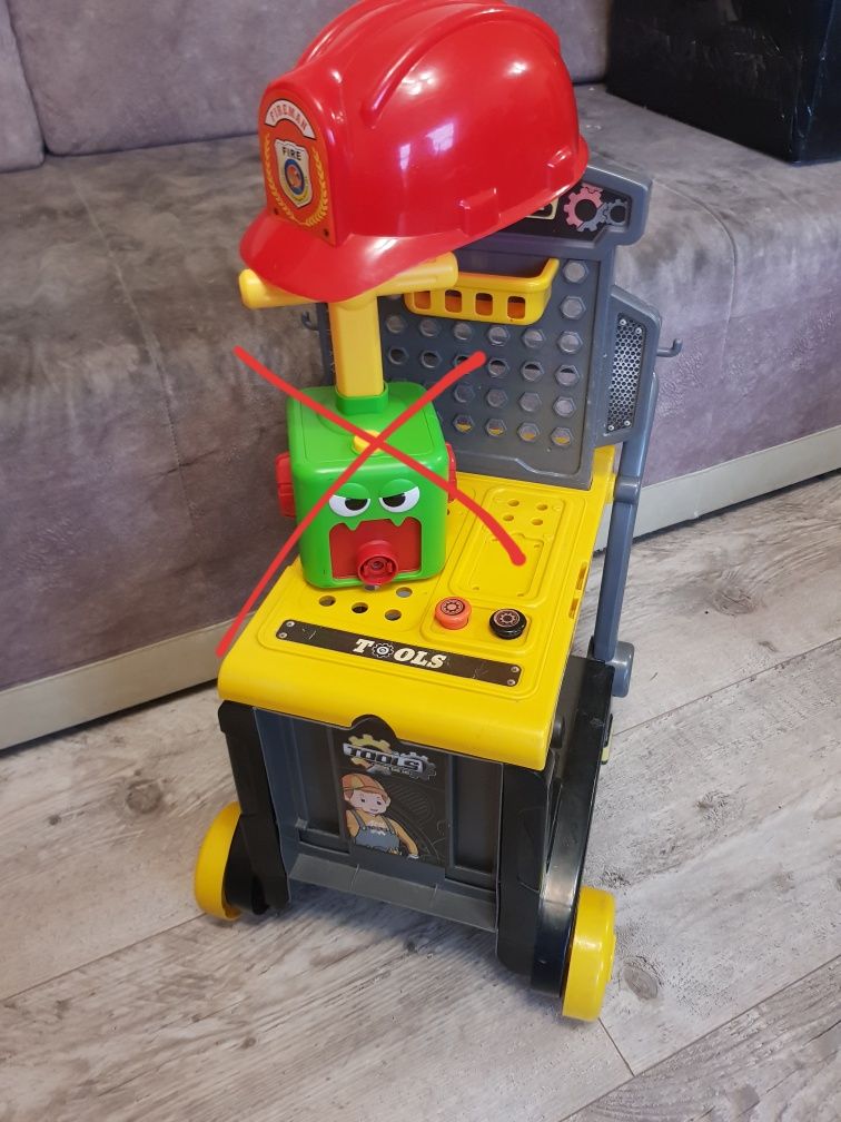 Zabawkowy Stolik na narzędzia kask strażacki