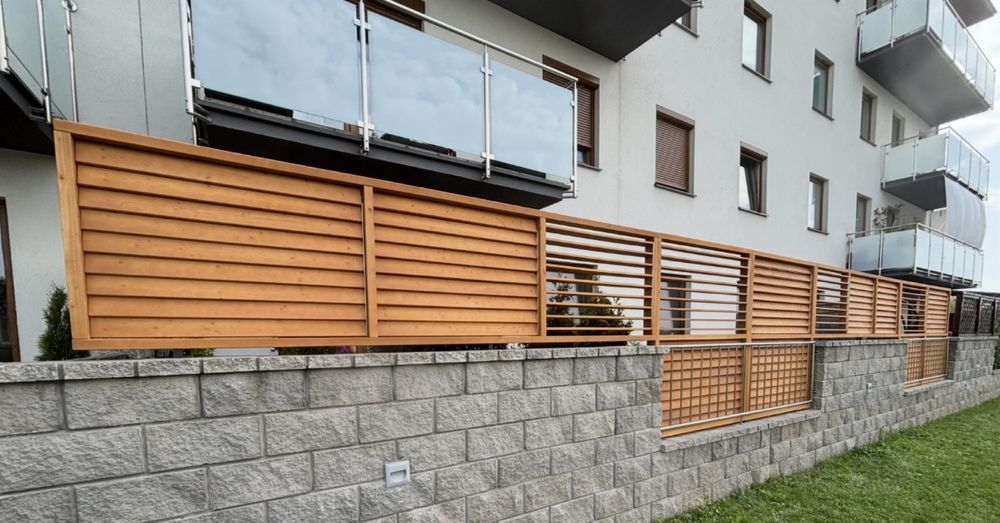 Żaluzje drewniane tarasowe ruchome deseczki zabudowa tarasów i altan