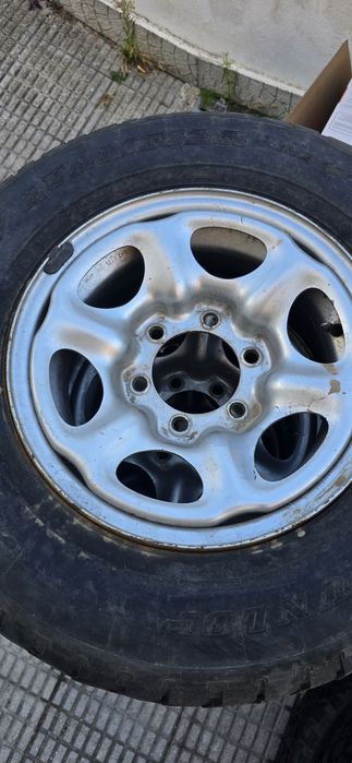 Pneus e jantes 4x4 DUNLOP SP 225/ 75 R15  com jantes ( rolaram num paj