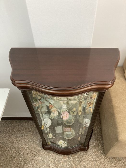 Movel de madeira e vidro (decorativo)