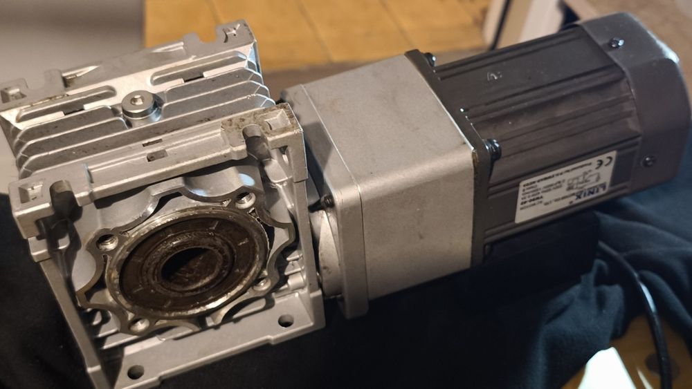 Silnik do pieca Linix YN90-40