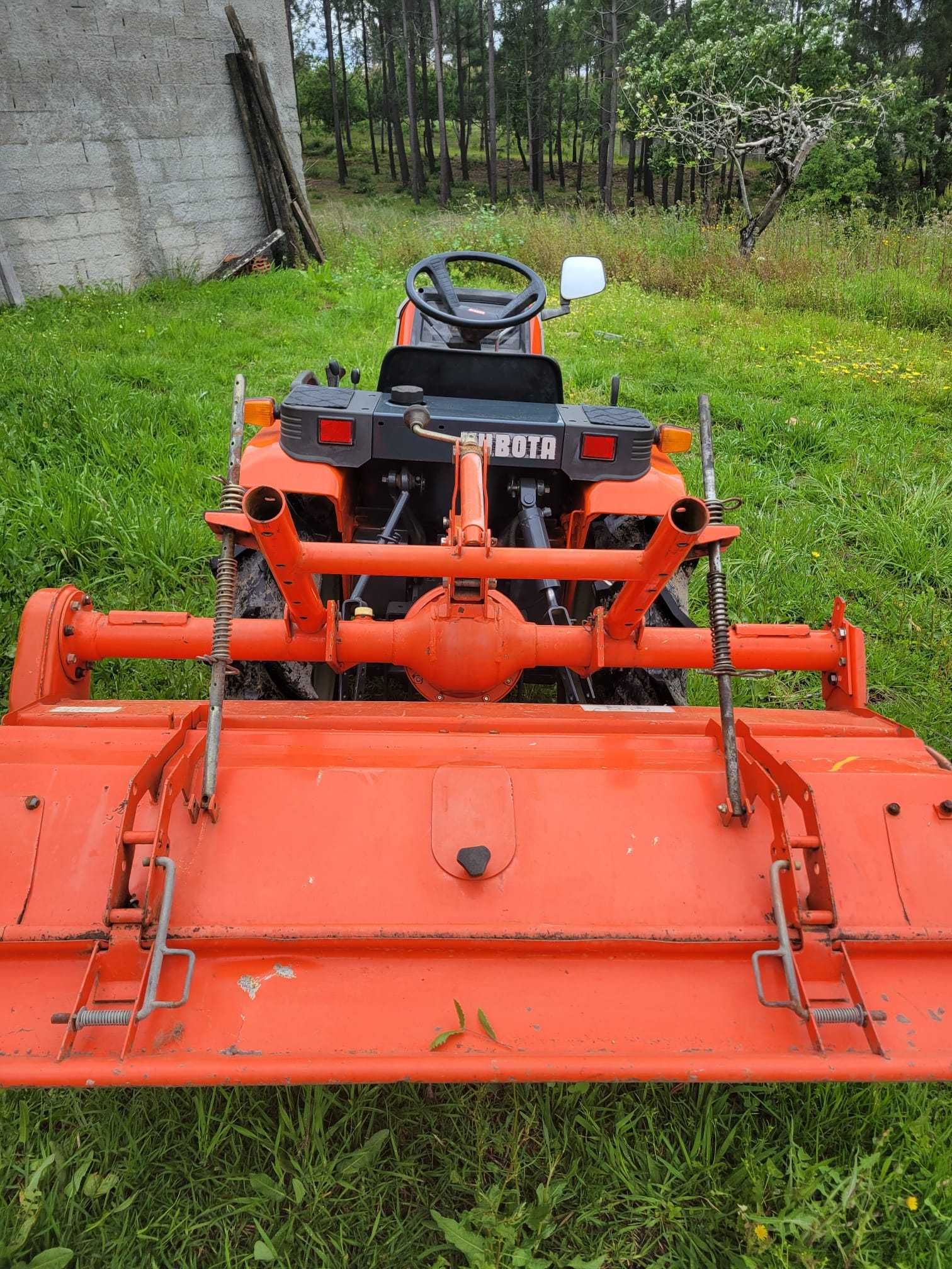 Trator Kubota Aste c/ Frese