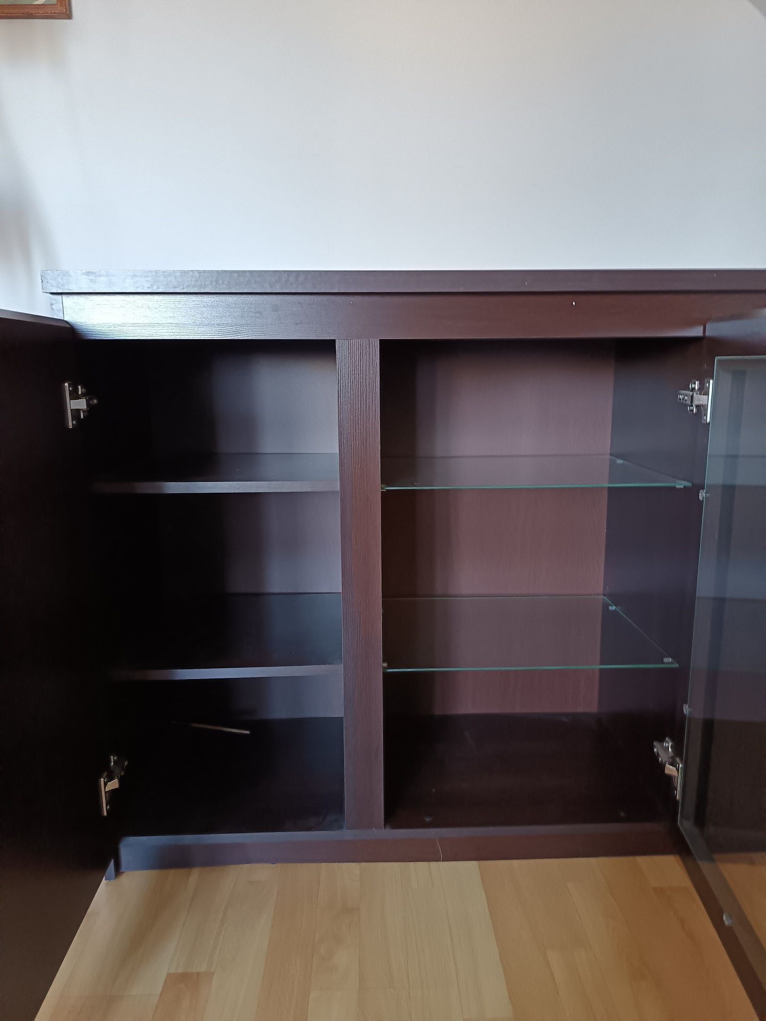 Komoda kolor wenge.