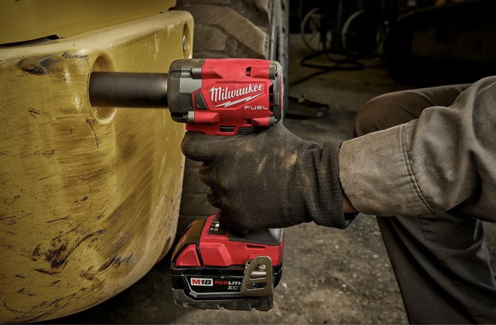 Компактный импульсный гайковерт ½" Milwaukee M18 FUEL™ 2855-20