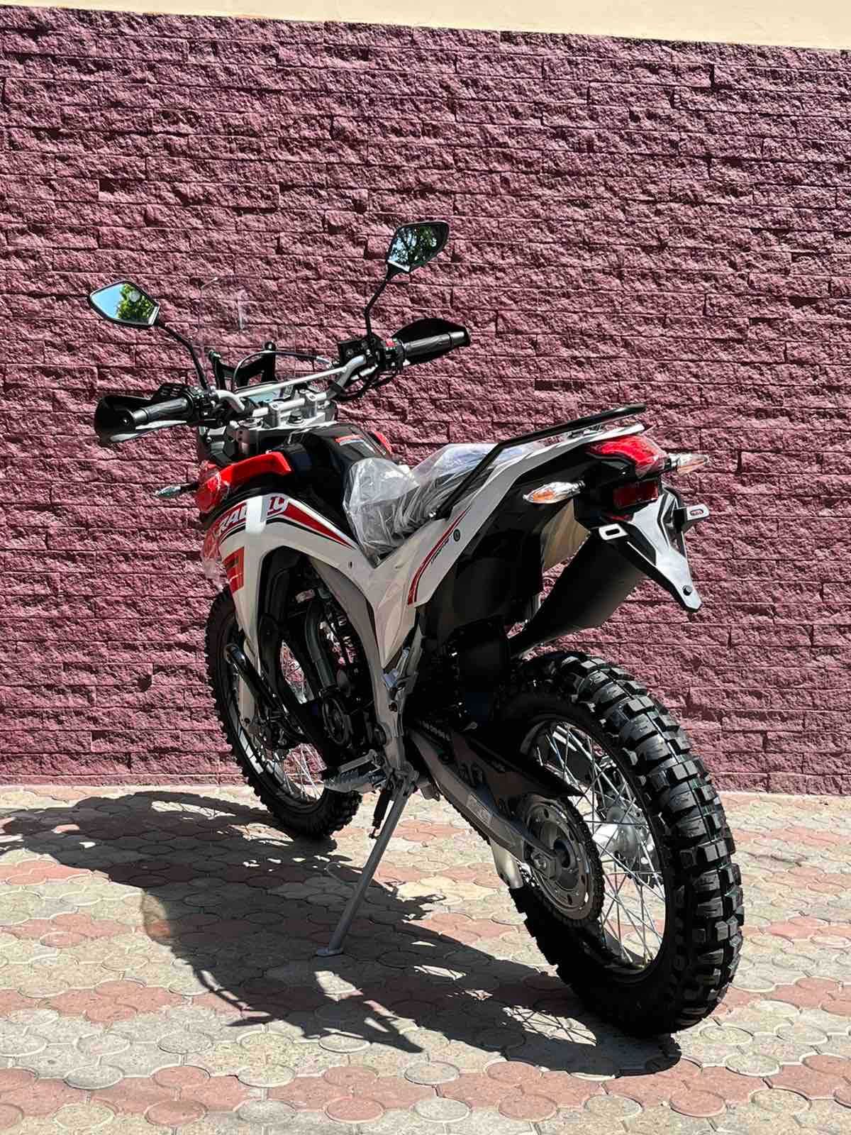 Мотоцикл Loncin LX250GY-3G DS2