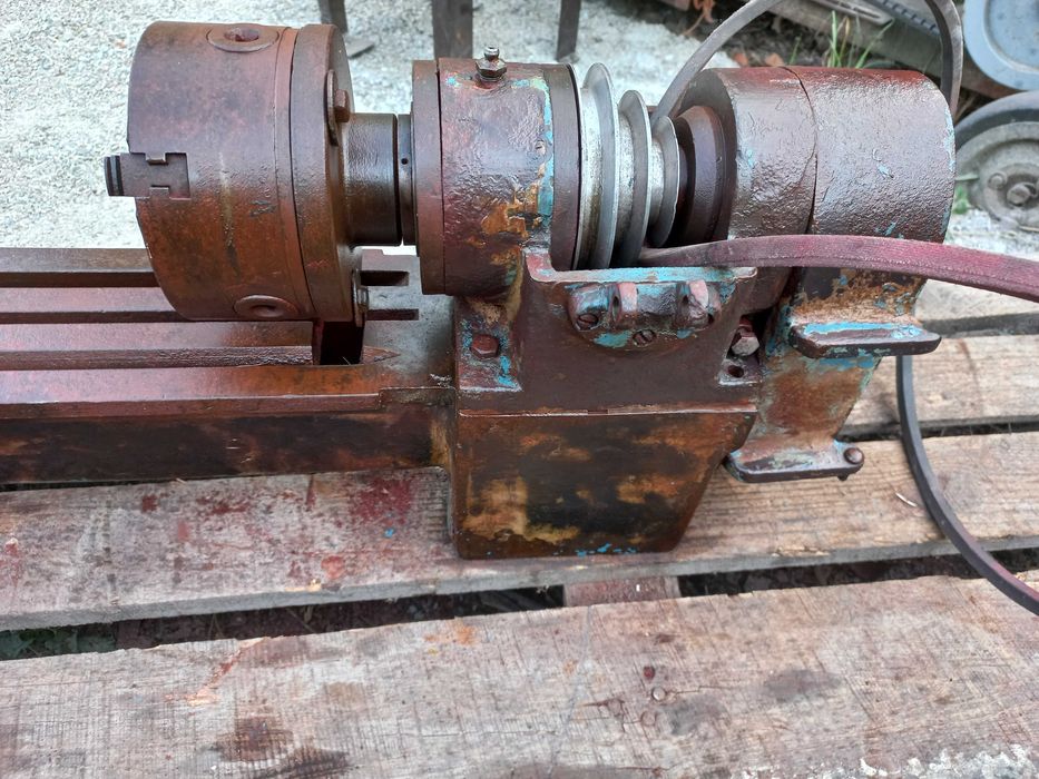 Передня бабка, гітара, станина.