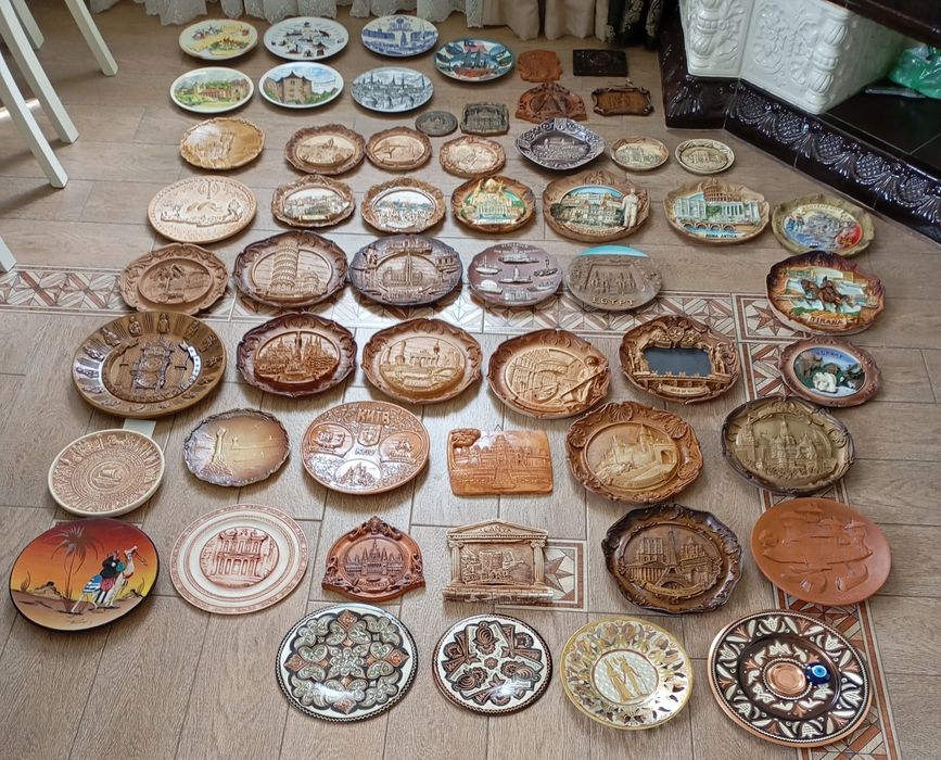 Сувенірні тарілки настінні 56шт