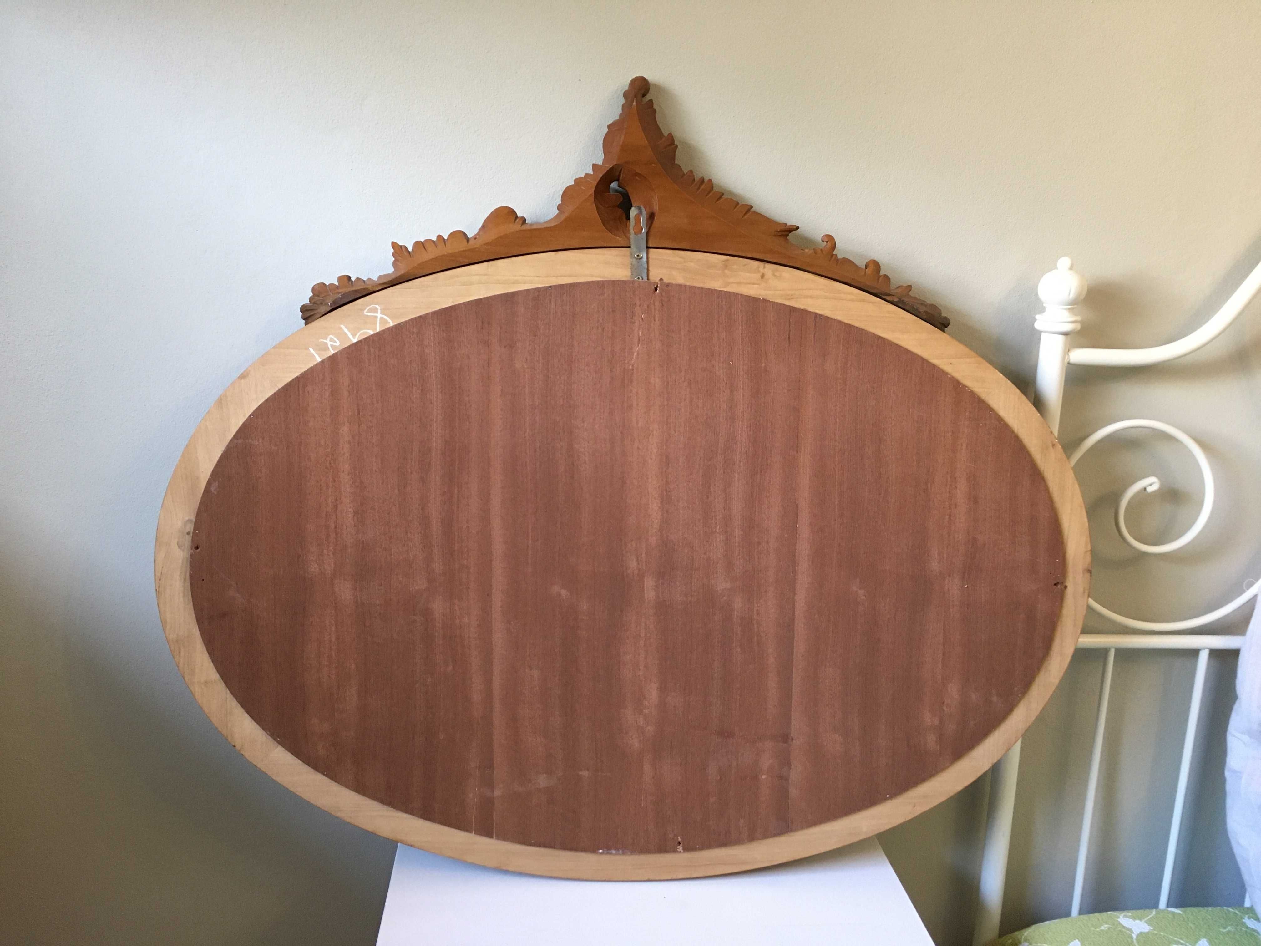 Lindo espelho oval com moldura em madeira maciça