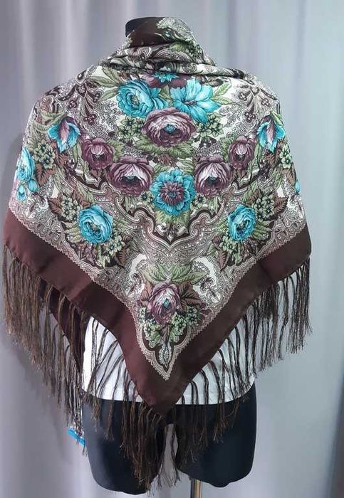 Платочная мануфактура платок коричневый в цветы с бахромой