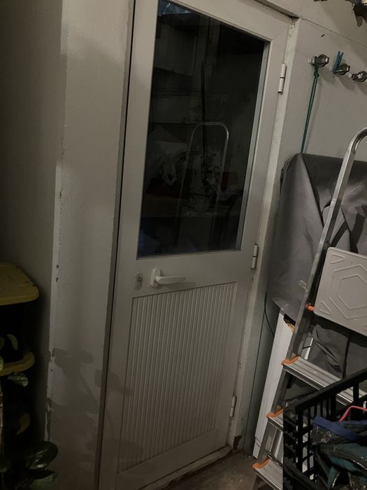 porta exteriore metal com janela