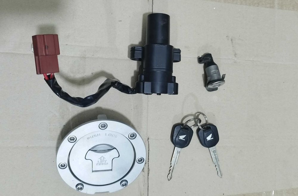 Комплект замків + 2 ключа Honda CB600F Hornet 07-11 PC41 оригінал