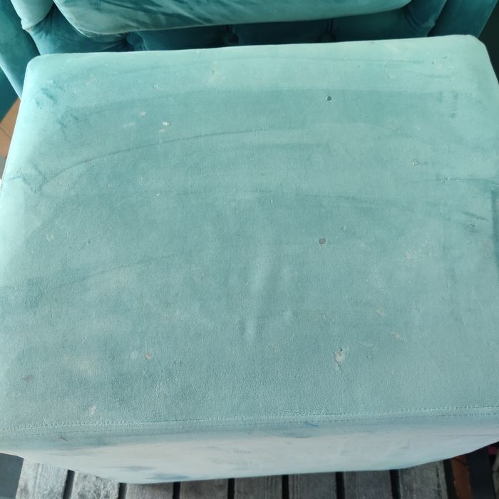 Педикюрне крісло та м'які стільці педикюрний трон