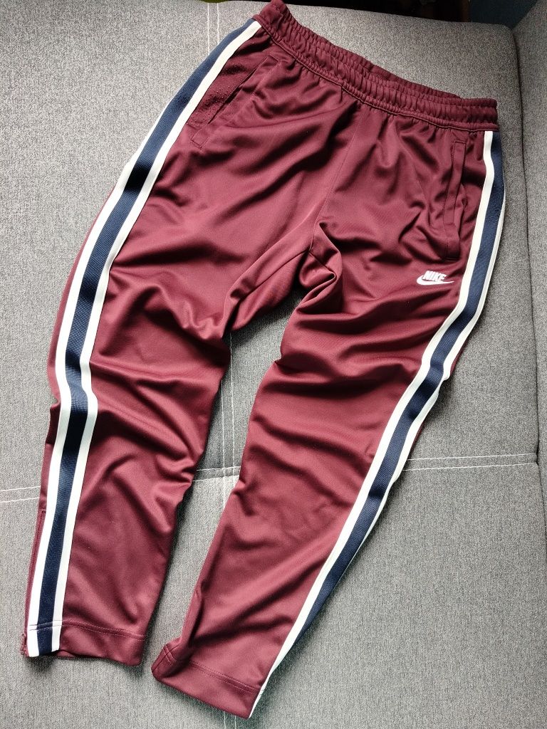 Burgundowe spodnie dresowe męskie Nike rozmiar S