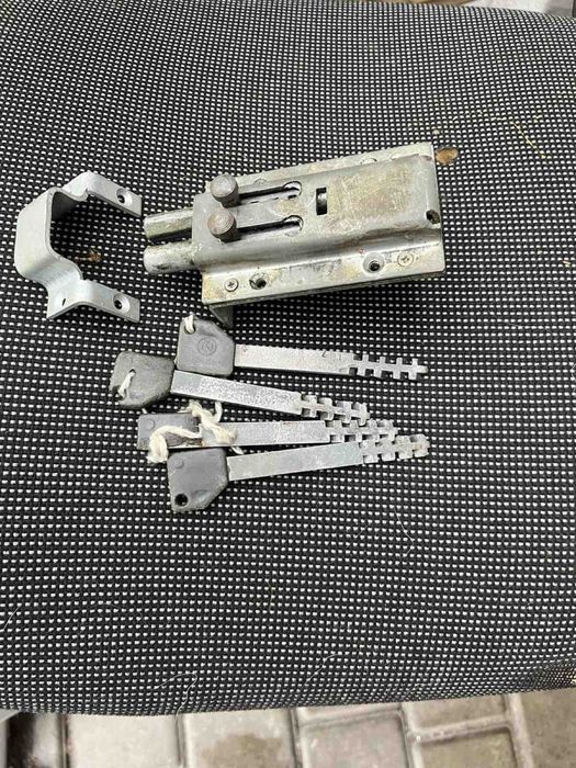 Замок гаражний релінговий