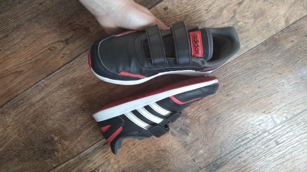 Chłopięce buty adidas rozmiar 32 zadbane !!