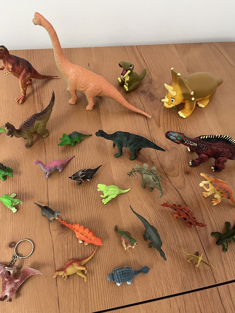 Duzy zestaw dinozaurów 28 sztuk bdb