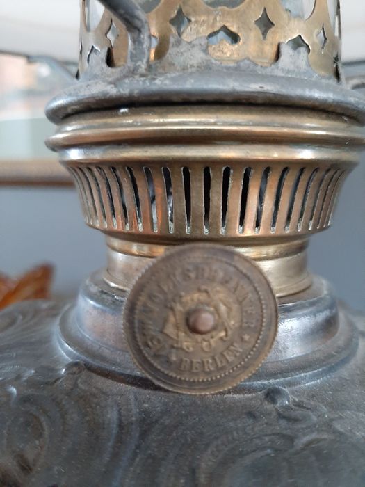 Kompletna lampa naftowa.