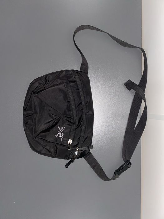 Черная сумка Arcteryx