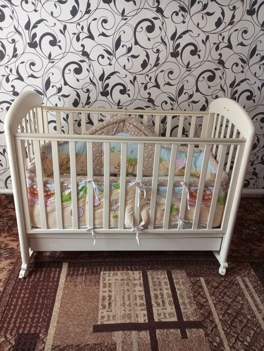 Дитяче ліжечко Італія